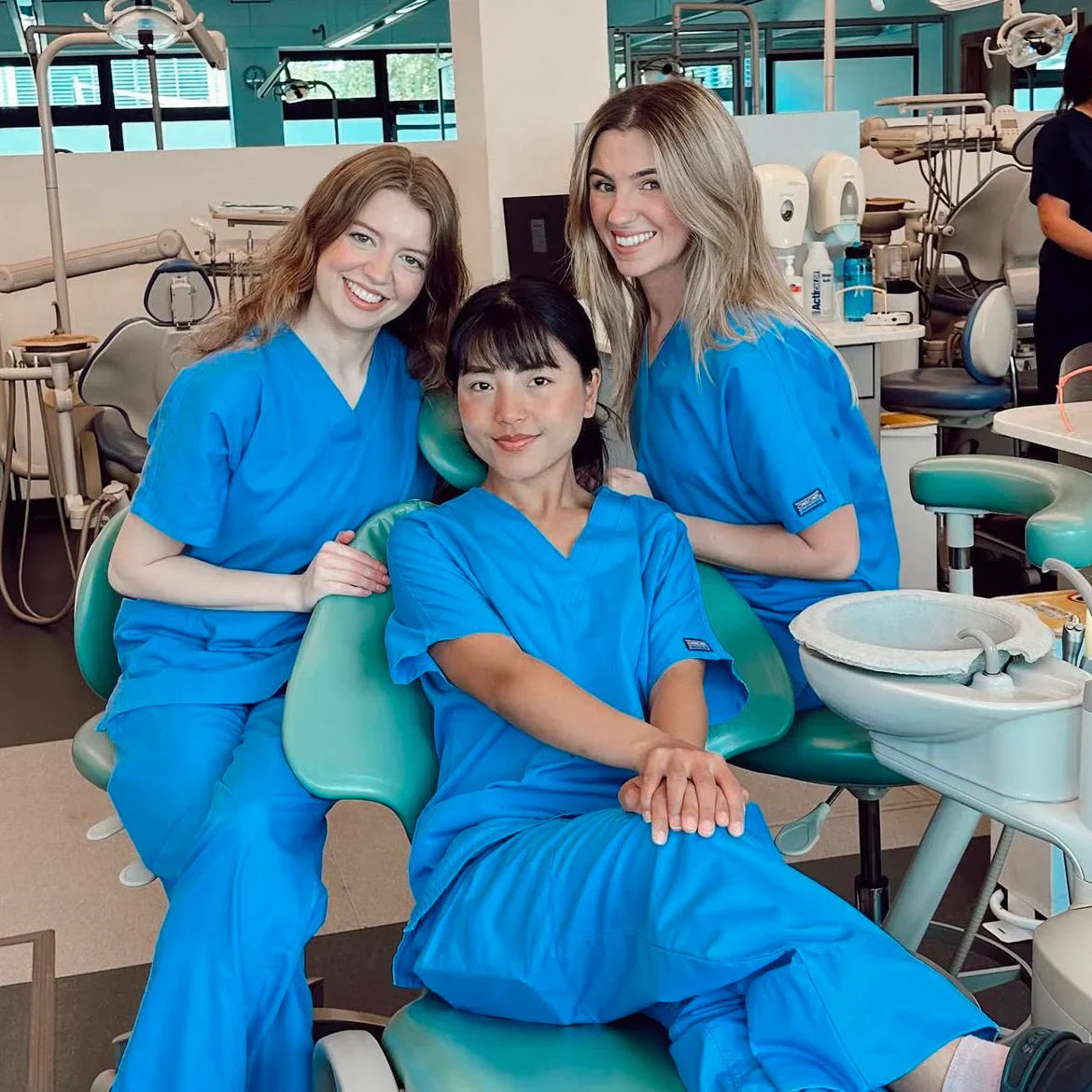 Neuheiten zum Herbstbeginn 2025: Entdecken Sie die unverzichtbaren Happyuniforms-Artikel