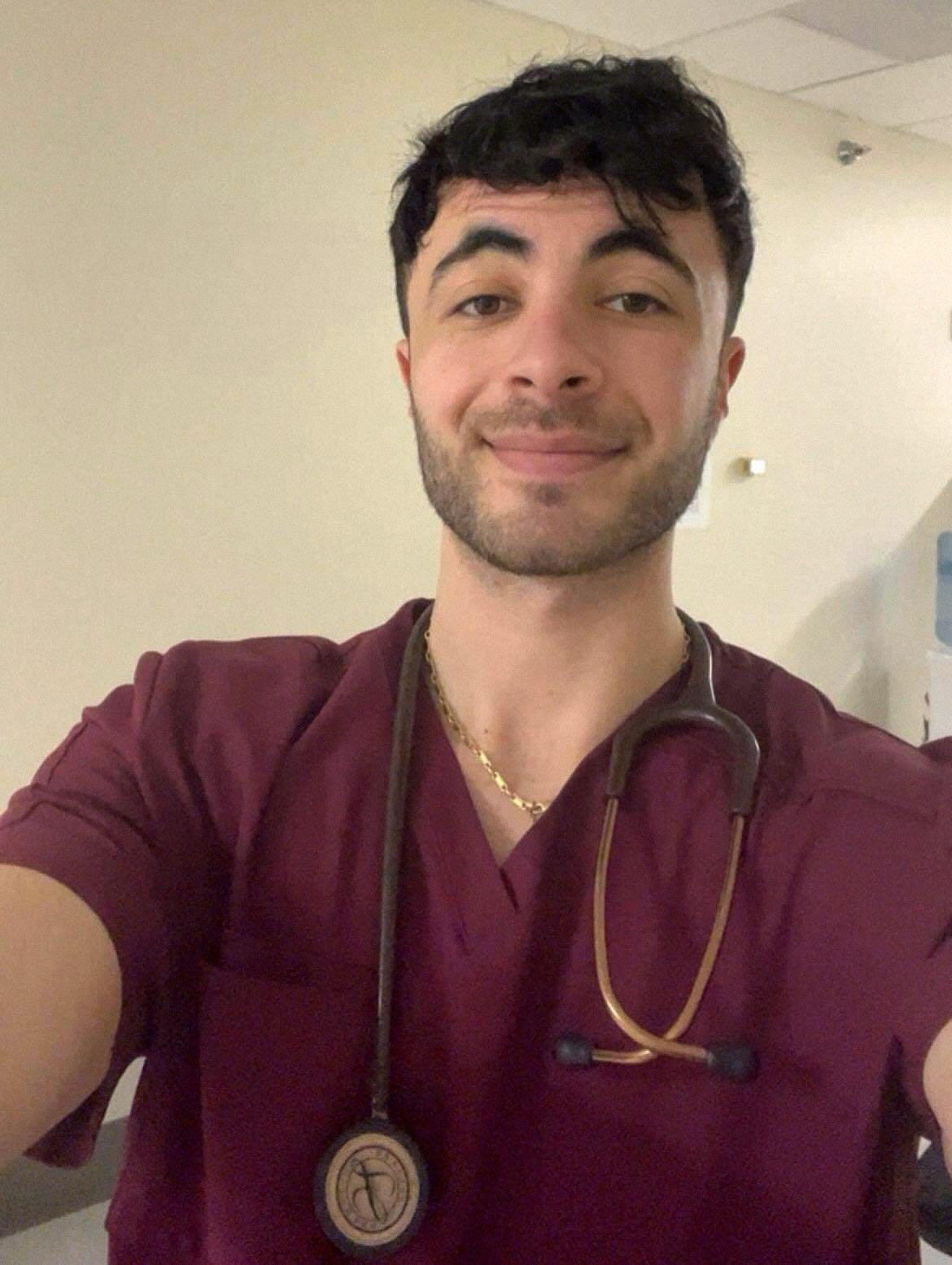 Happythreads affiliate Alec wearing happythreads scrubs 